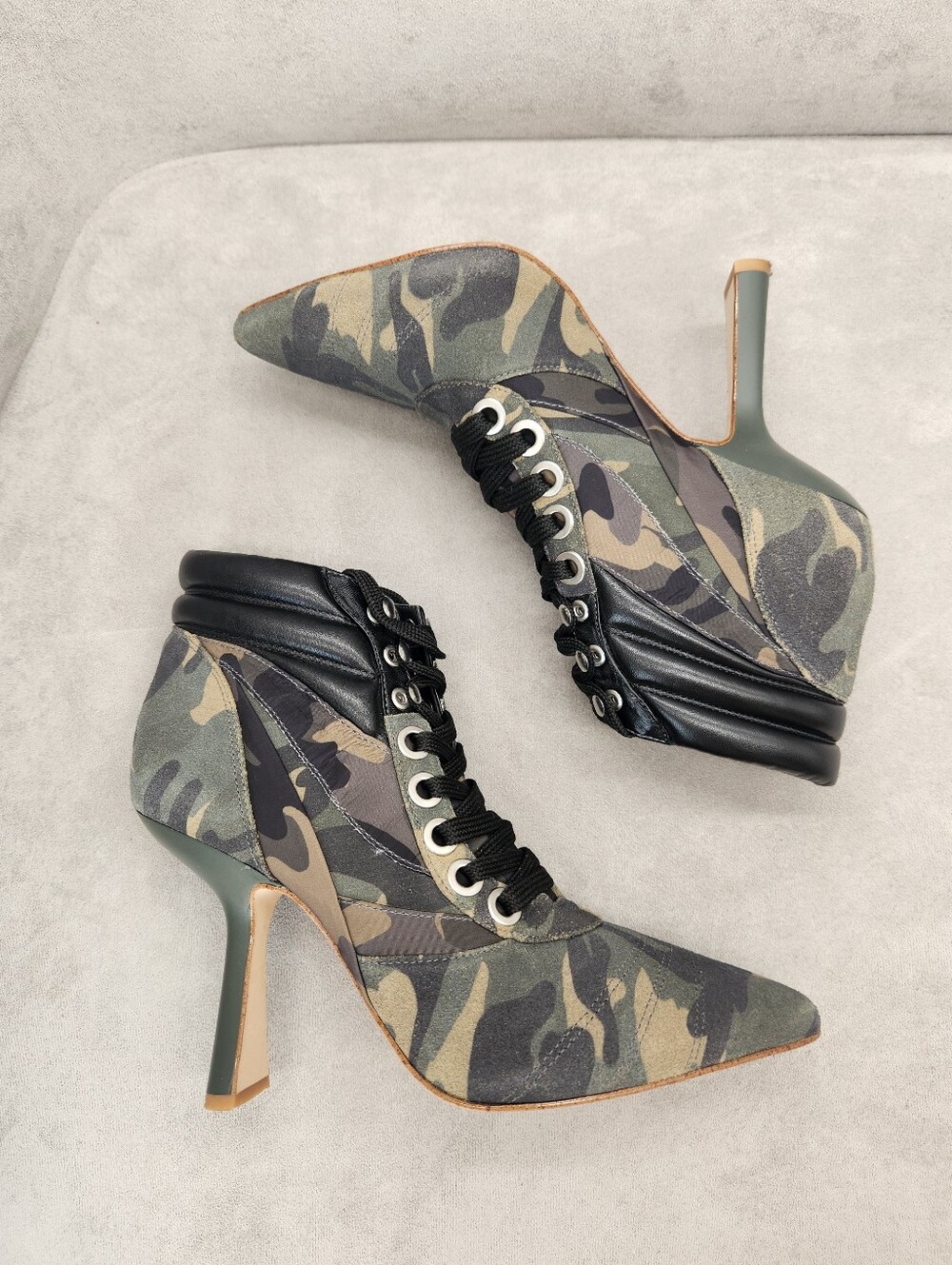 Gianni Bini Heeled Booties 9 Camo Green Suede Jarret Pointed Toe LaceUp Military